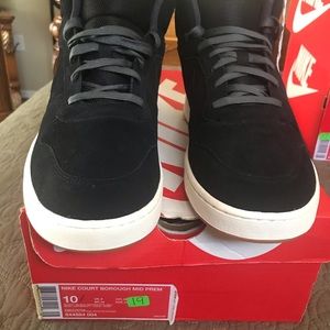 Nike court borough mid premium
